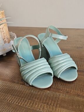 Tru Comfort Foam Slingback Quilted Strap Sandals in Mint Green Sz 7